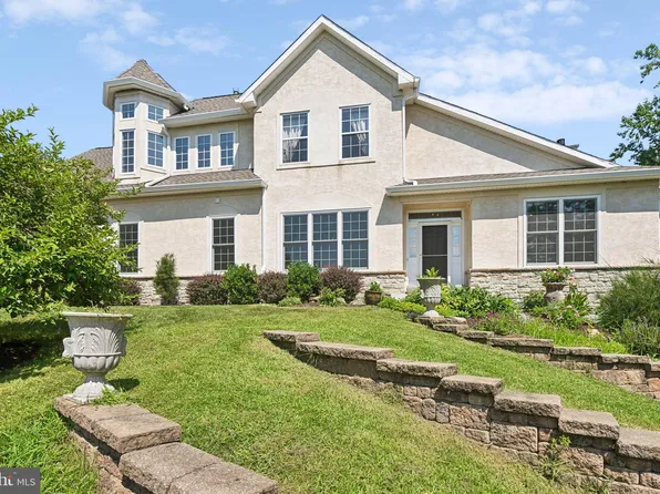 21 Oak Leaf Ln, West Chester, PA 19382