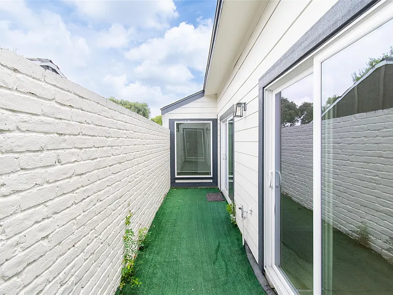 6423 Coachwood Dr — Photo 34