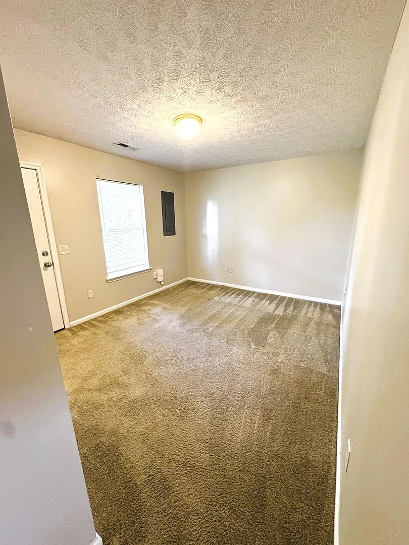 3-Level Townhouse in the City — Photo 4