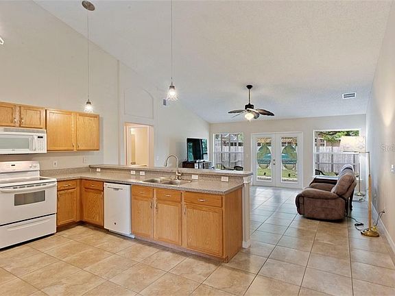 4th image of 2261 Amberly Ave