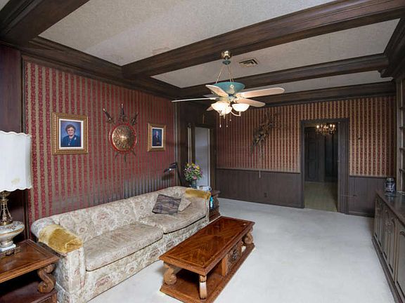 4th image of 4605 N University Ave