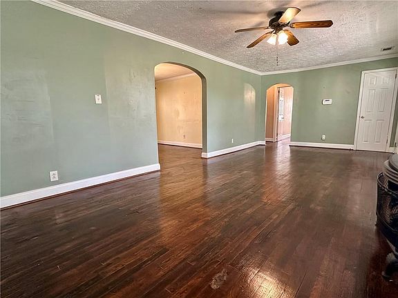 5th image of 592 Scott Cir