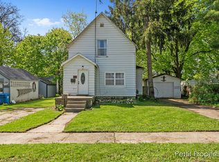 915 Masonic Ave, Belding, MI 48809