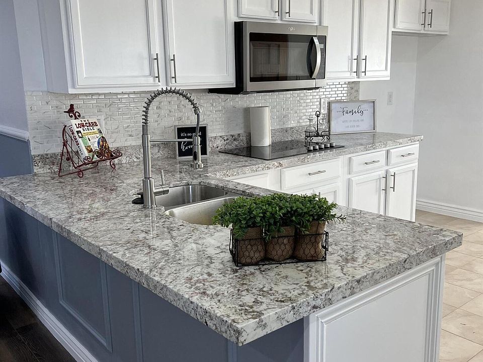 1st image of 436 E 10th Pl