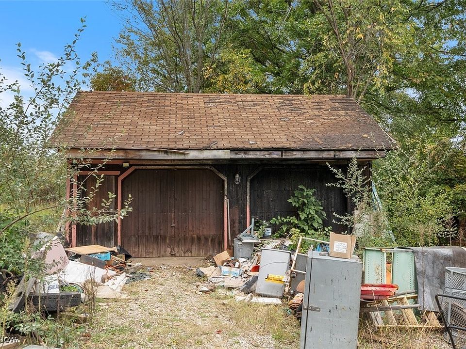2nd image of 450 W Twinsburg Rd