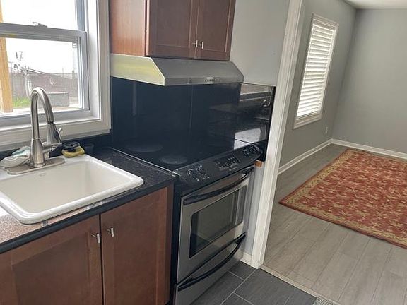 3rd image of 25 N Cherry St