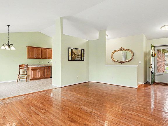 5th image of 7656 Dover Dr
