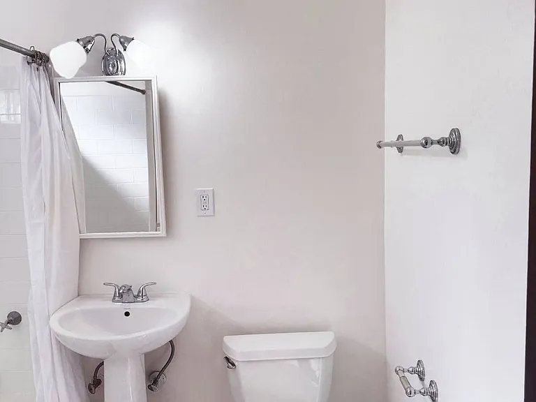 887 Lorna Dr — Photo 15