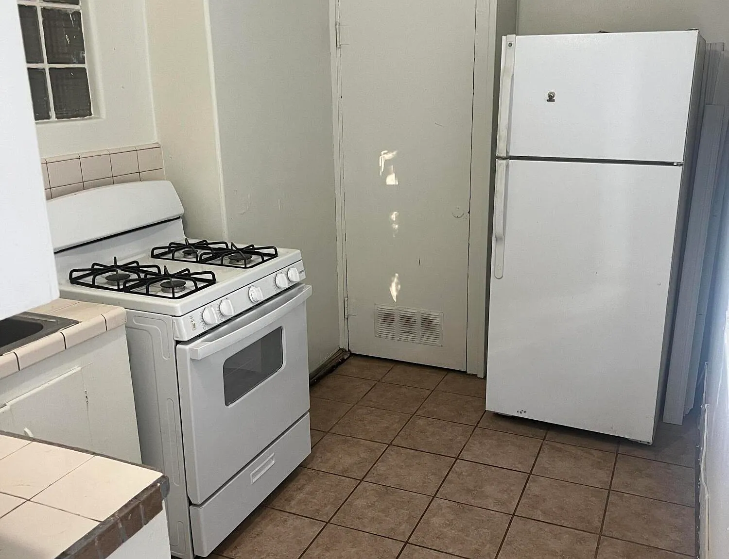 1 bed, 600 sqft, $800 — Photo 3