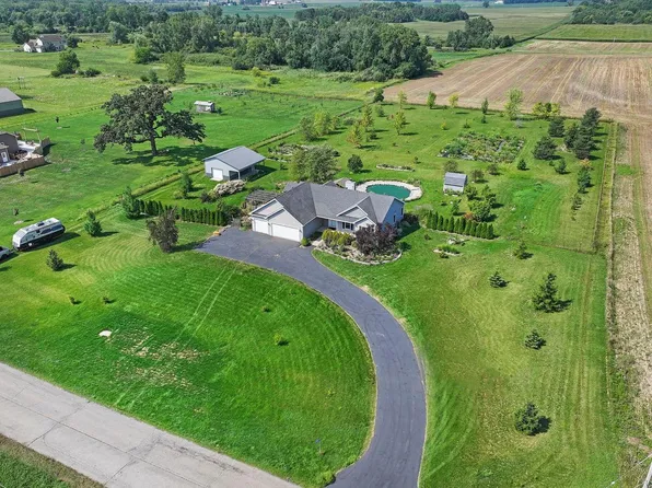 822 South Cox ROAD, Kansasville, WI 53139