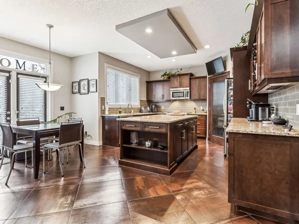 6 Elgin Estates Point SE #1, Calgary, AB T2Z 0N6