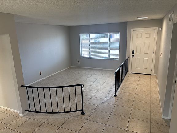 3rd image of 1237 W Ellis St