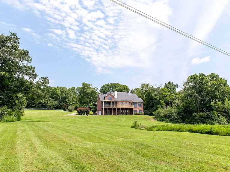 1711 Lawrence Rd — Photo 3