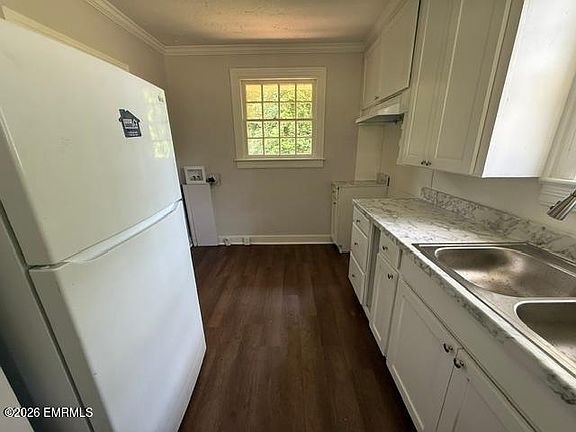 4th image of 2402 36th St