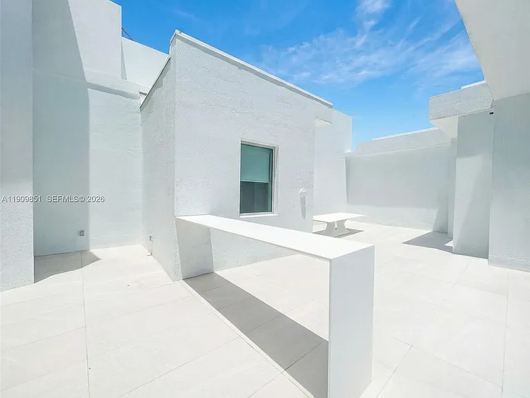 92 SW 3rd St #Penthouse 5213 — Photo 15