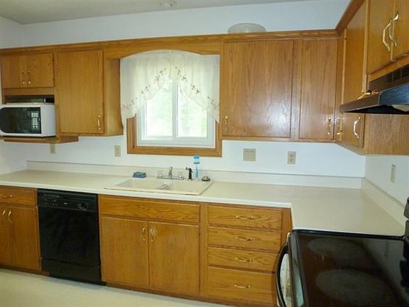 4th image of 2530 Seneca Way