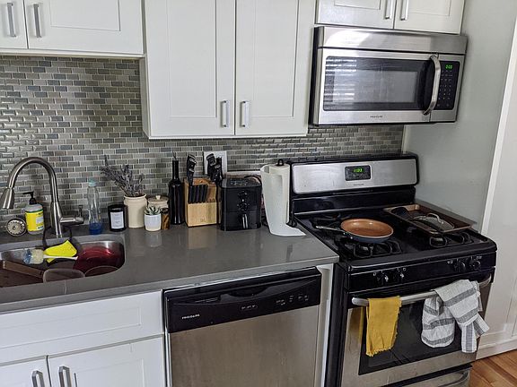 5th image of 2865 W Shakespeare Ave APT 2