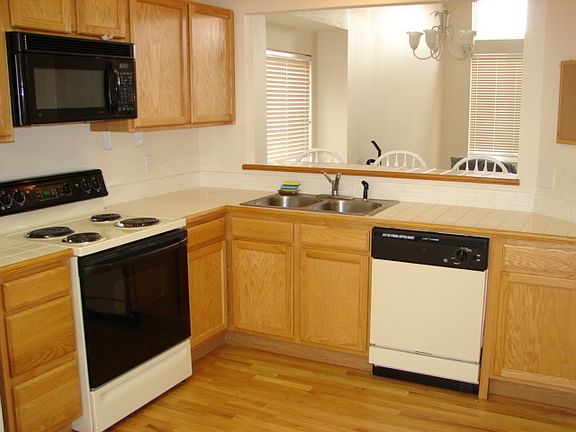 3rd image of 1095 Scarlet Oak Dr