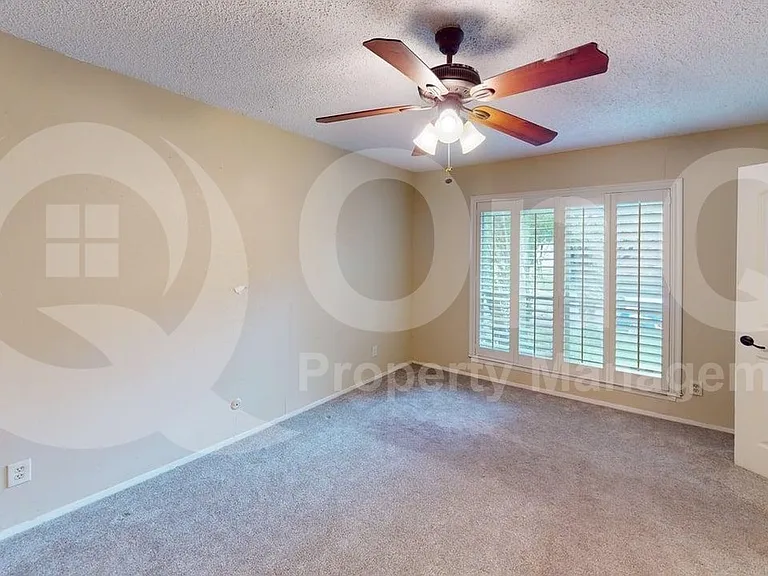 5809 Chimney Wood Cir — Photo 4