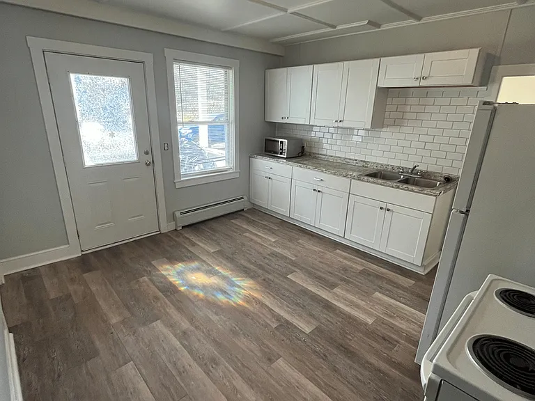 2 Gray Ave — Photo 3