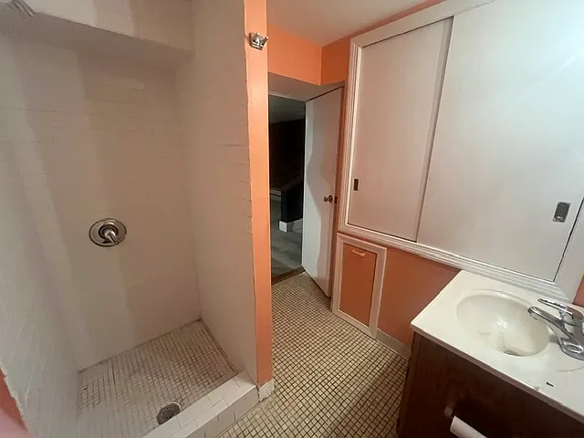 33 S Russell St #B — Photo 7