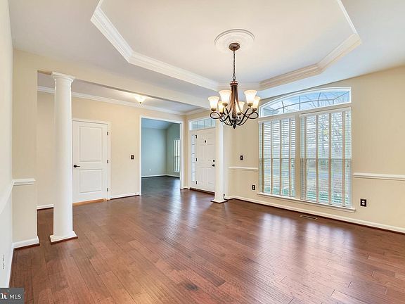 3rd image of 5035 Parkside Ct