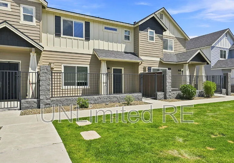 12249 Curtis Ct — Photo 3