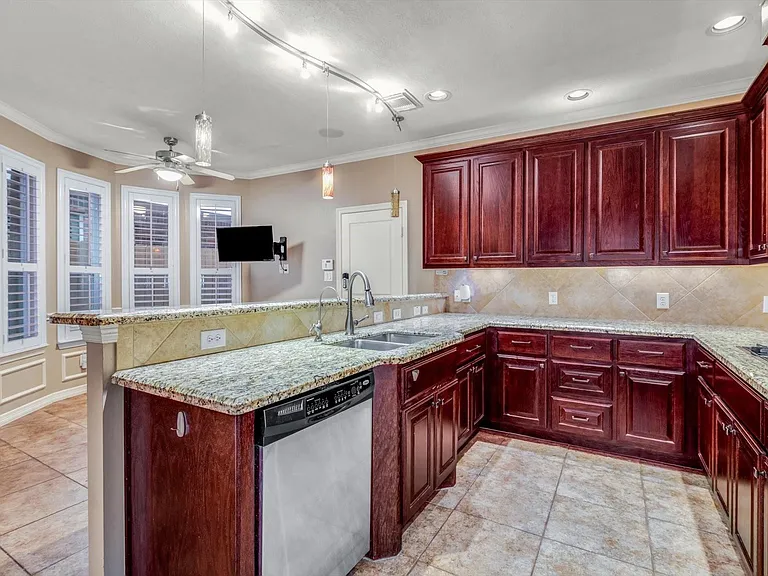 1524 Birdsall St — Photo 18
