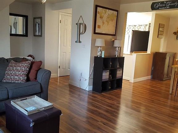 3rd image of 331 Parkwood Dr