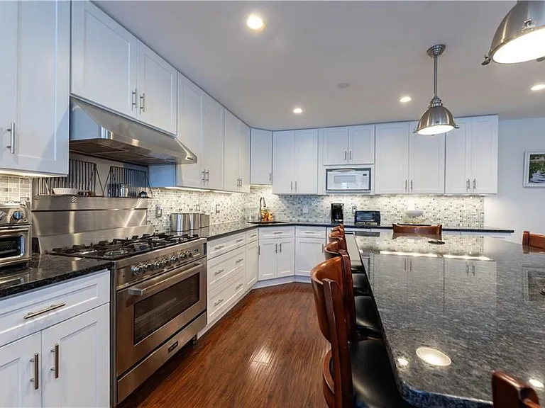 14 Clinton Ave #3 — Photo 5