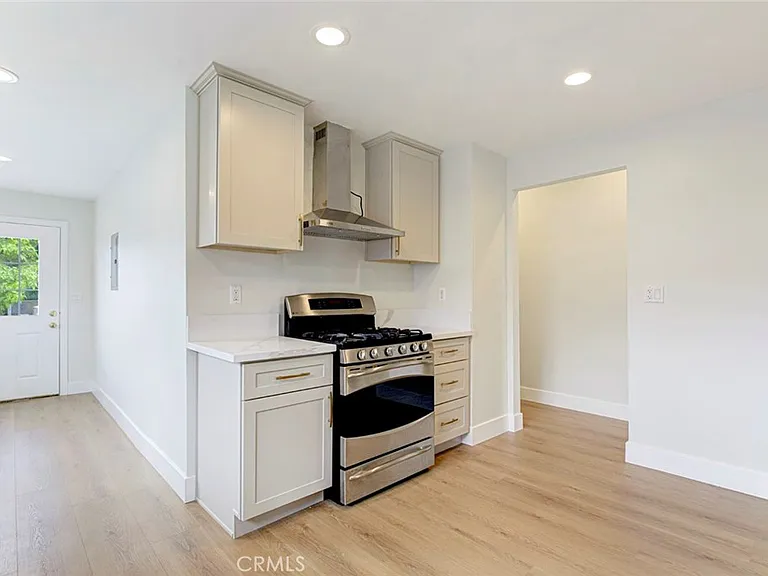 1333 Western Ave — Photo 8