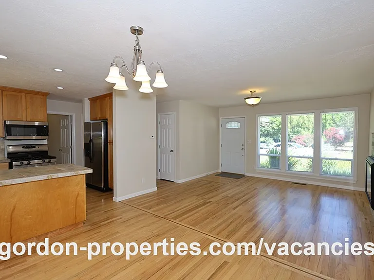 10851 SE Garrett Dr — Photo 6