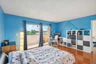 N Nob Hill Rd 404-019.jpg