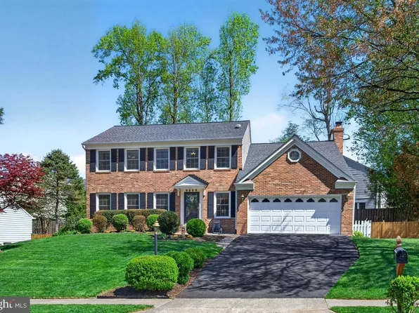 9589 Burnt Oak Dr, Fairfax Station, VA 22039