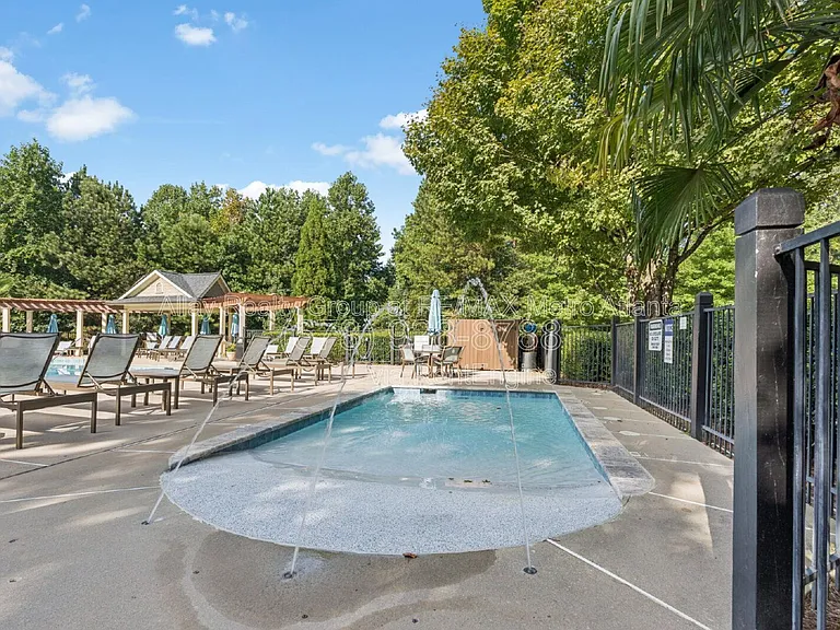 6725 Ridgefield Dr — Photo 47