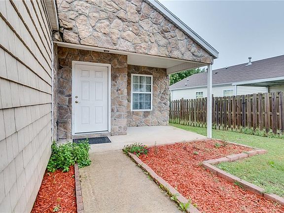 3rd image of 1912 S Pinewoods Dr