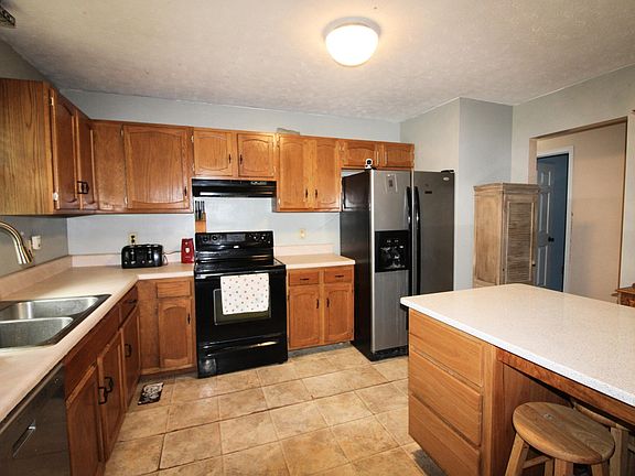 2nd image of 318 Willocks Dr