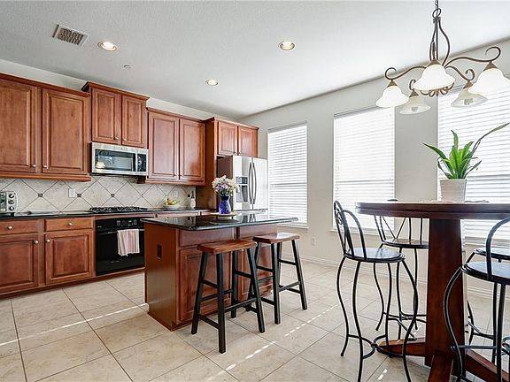 4th image of 2649 Chambers Dr