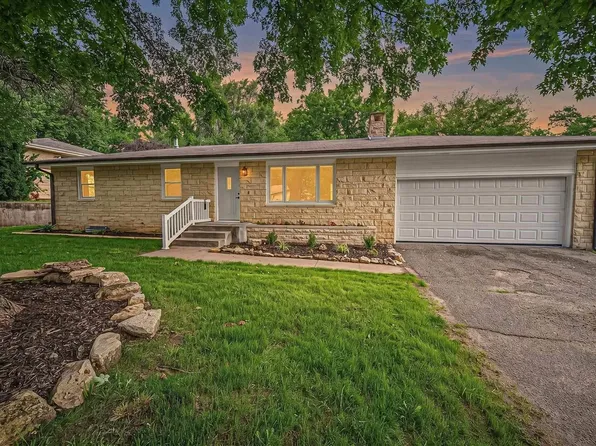 712 W Spruce St, Junction City, KS 66441