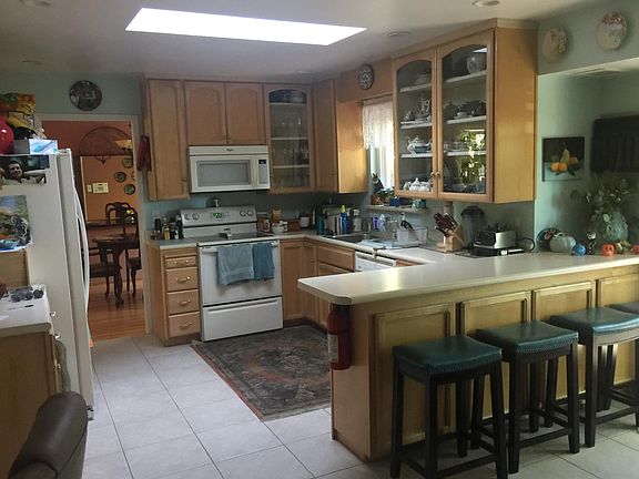 4th image of 4084 Sutro Dr