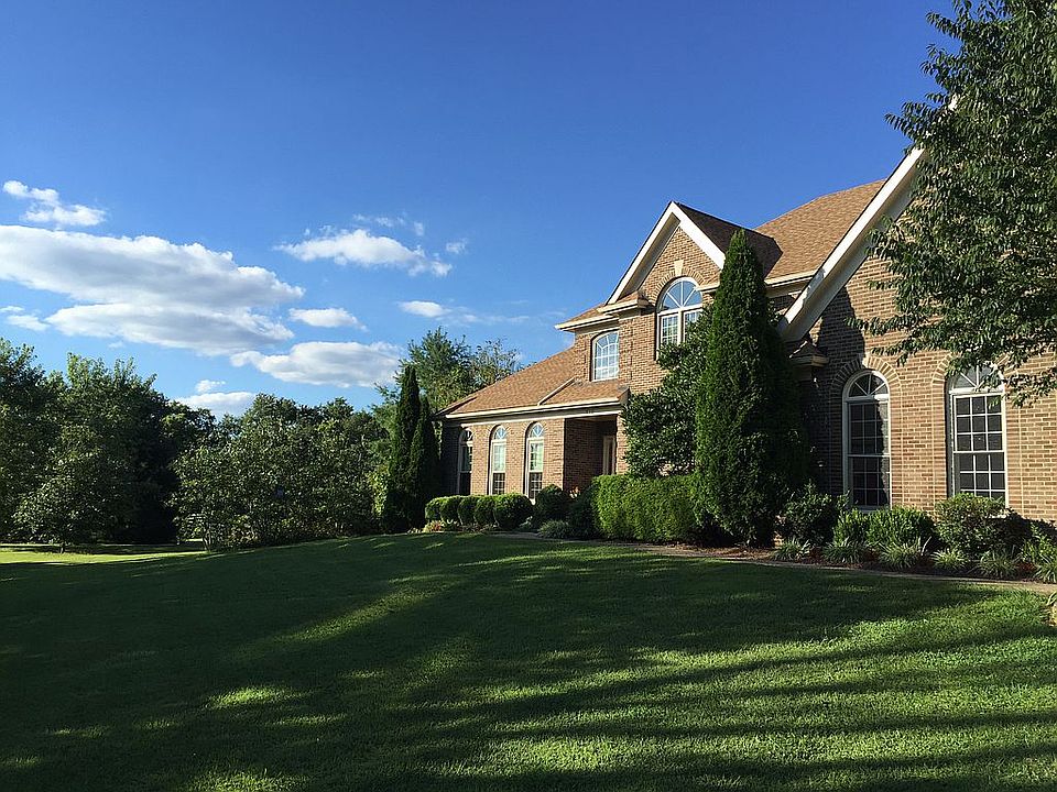 2nd image of 310 Brentford Dr