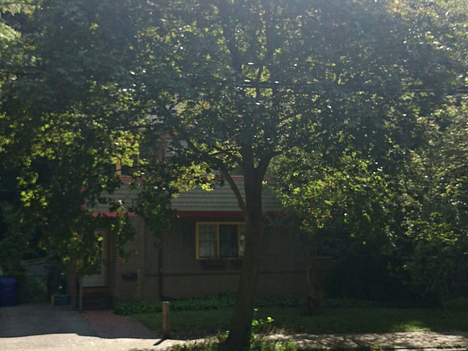 2nd image of 127 Chestnut St