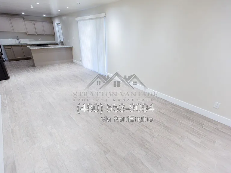 2533 E Blanche Dr — Photo 21