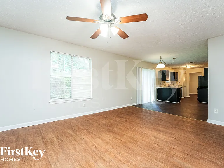 7166 Stonebrook Ln — Photo 3