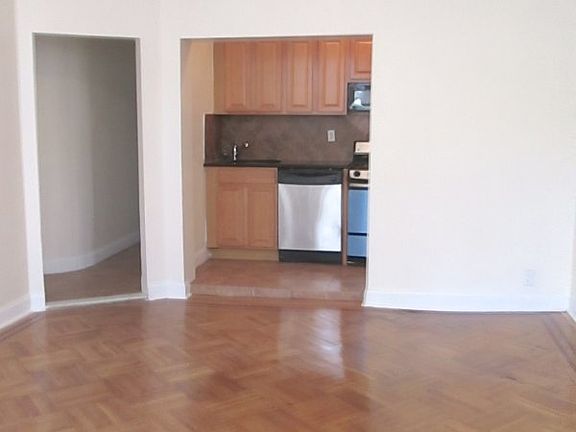 4th image of 2310 7th Ave APT 4