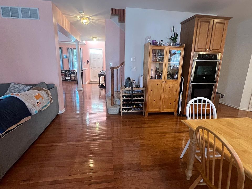 5 Crown Point Ct Old Bridge NJ Zillow