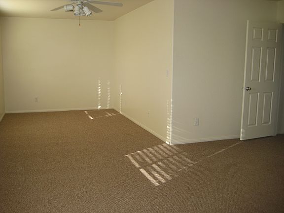 4th image of 5813 Royal Castle Ln