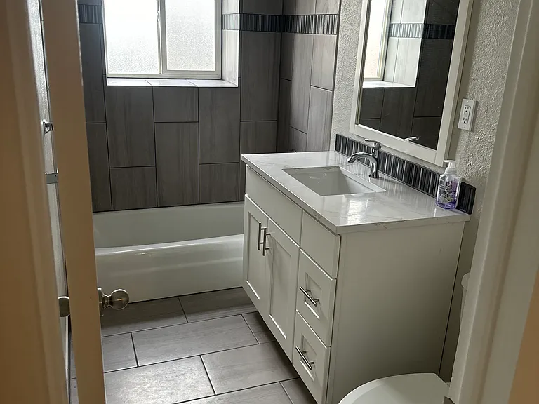 Upper Full Bath