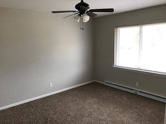 5th image of 110 N Moss Ave