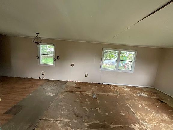 5th image of 12 Dandelion St